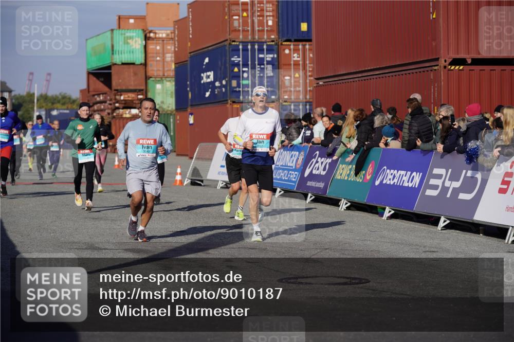 03.10.2025 - Köhlbrandbrückenlauf Michael Burmester http://msf.ph/oto/9010187 03.10.2025 10:11:13 Ziel 1341, 1844, 2214, 2939, 3011, 3120, 3121, 3167, 3238, 3445, 3542 meine-sportfotos.de