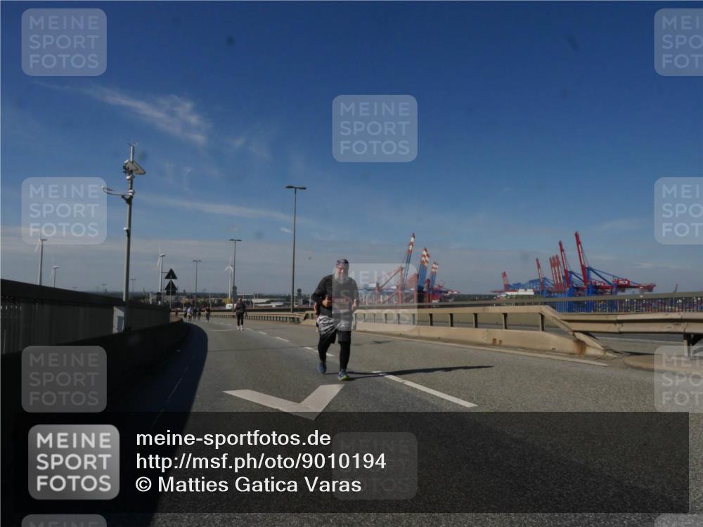 03.10.2025 - Köhlbrandbrückenlauf Matties Gatica Varas http://msf.ph/oto/9010194 03.10.2025 13:09:50 Position 2  meine-sportfotos.de