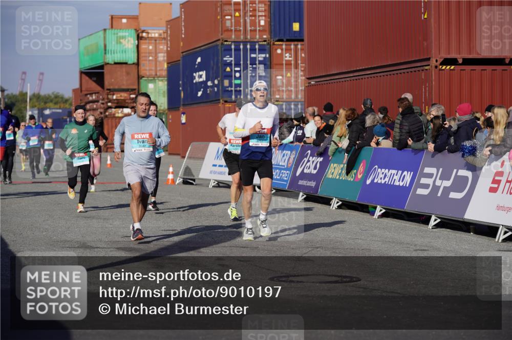 03.10.2025 - Köhlbrandbrückenlauf Michael Burmester http://msf.ph/oto/9010197 03.10.2025 10:11:13 Ziel 1341, 1844, 2214, 2939, 3011, 3120, 3121, 3167, 3238, 3445, 3542 meine-sportfotos.de