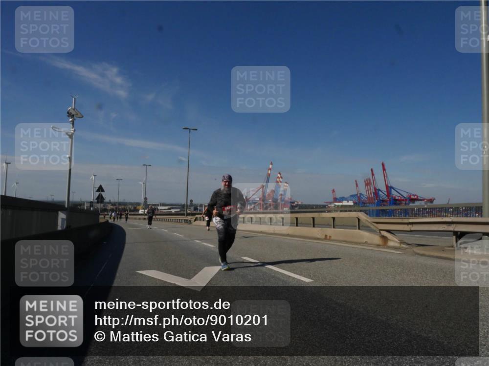 03.10.2025 - Köhlbrandbrückenlauf Matties Gatica Varas http://msf.ph/oto/9010201 03.10.2025 13:09:51 Position 2 118 meine-sportfotos.de