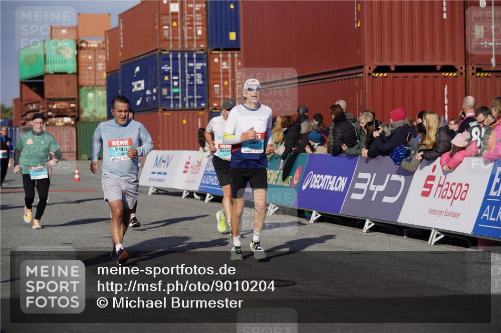 03.10.2025 - Köhlbrandbrückenlauf Michael Burmester http://msf.ph/oto/9010204 03.10.2025 10:11:14 Ziel 1341, 1844, 2214, 2939, 3119, 3120, 3121, 3167, 3238, 3445, 3542 meine-sportfotos.de