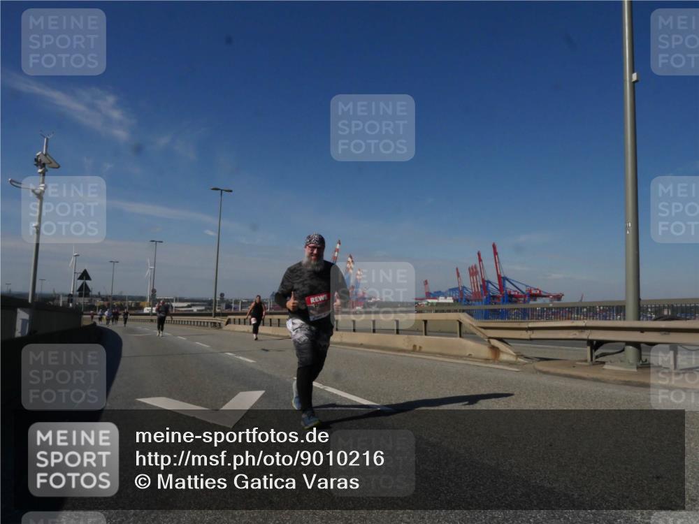 03.10.2025 - Köhlbrandbrückenlauf Matties Gatica Varas http://msf.ph/oto/9010216 03.10.2025 13:09:52 Position 2  meine-sportfotos.de