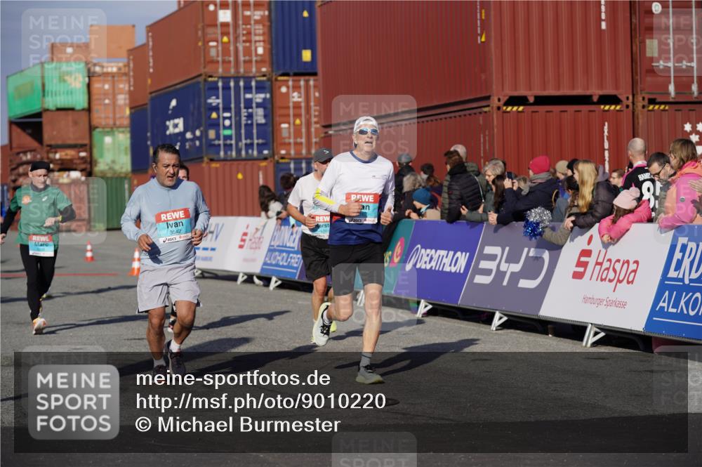 03.10.2025 - Köhlbrandbrückenlauf Michael Burmester http://msf.ph/oto/9010220 03.10.2025 10:11:14 Ziel 1341, 1844, 2214, 2939, 3119, 3120, 3121, 3167, 3238, 3445, 3542 meine-sportfotos.de