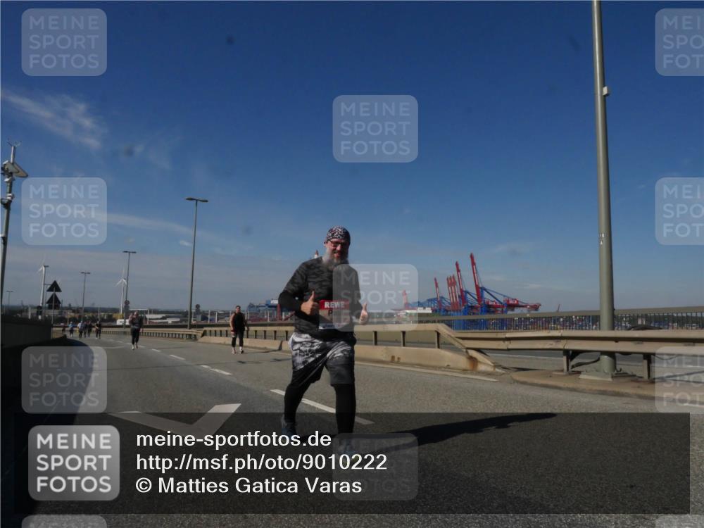 03.10.2025 - Köhlbrandbrückenlauf Matties Gatica Varas http://msf.ph/oto/9010222 03.10.2025 13:09:52 Position 2 118 meine-sportfotos.de