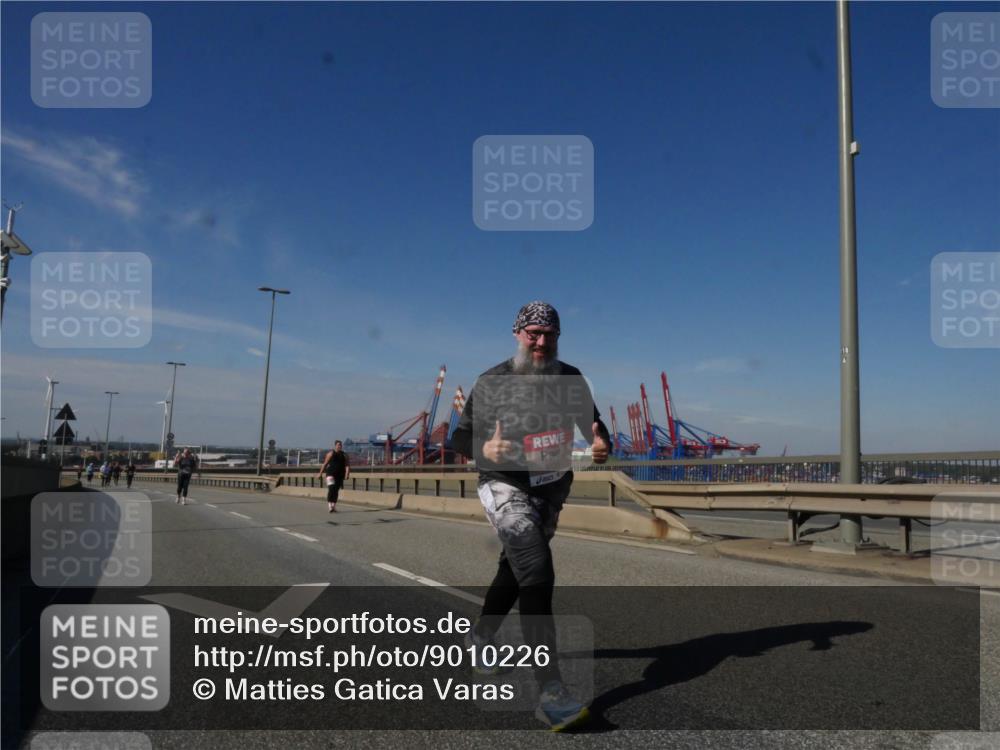 03.10.2025 - Köhlbrandbrückenlauf Matties Gatica Varas http://msf.ph/oto/9010226 03.10.2025 13:09:53 Position 2  meine-sportfotos.de