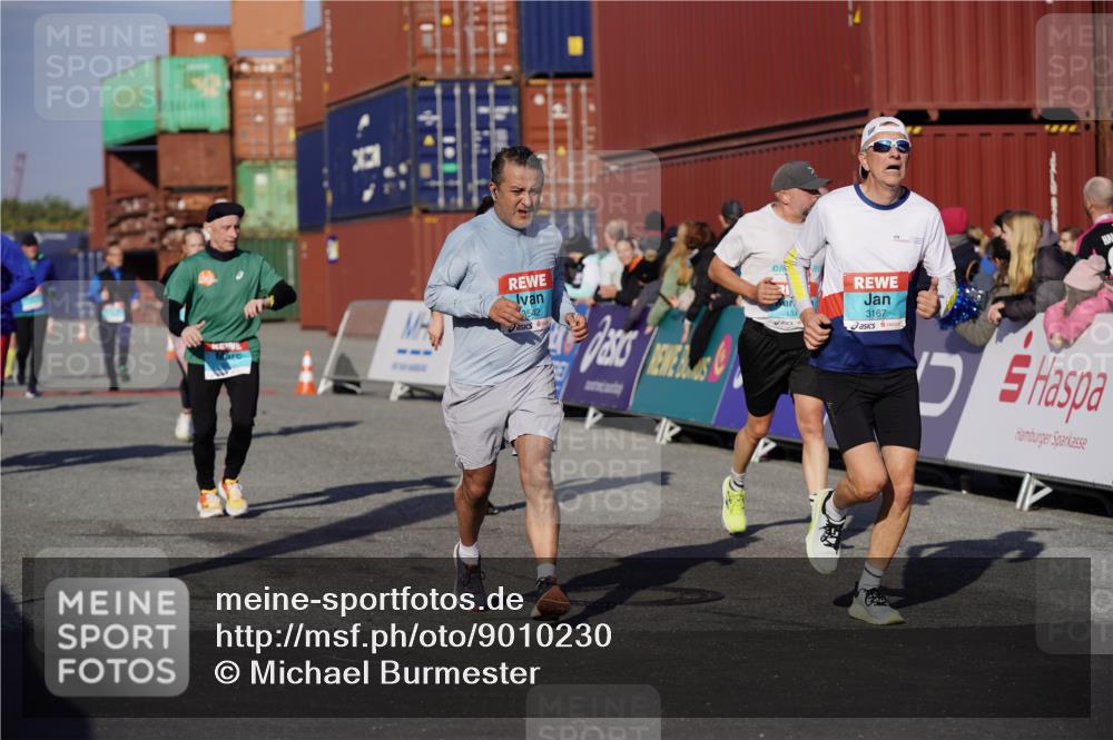 03.10.2025 - Köhlbrandbrückenlauf Michael Burmester http://msf.ph/oto/9010230 03.10.2025 10:11:15 Ziel 1341, 1844, 2214, 2939, 3119, 3120, 3121, 3167, 3238, 3445, 3542 meine-sportfotos.de