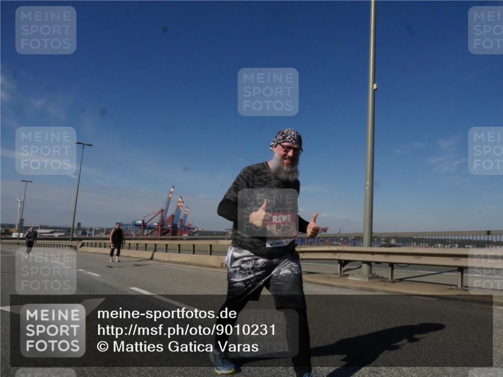 03.10.2025 - Köhlbrandbrückenlauf Matties Gatica Varas http://msf.ph/oto/9010231 03.10.2025 13:09:53 Position 2 6123 meine-sportfotos.de