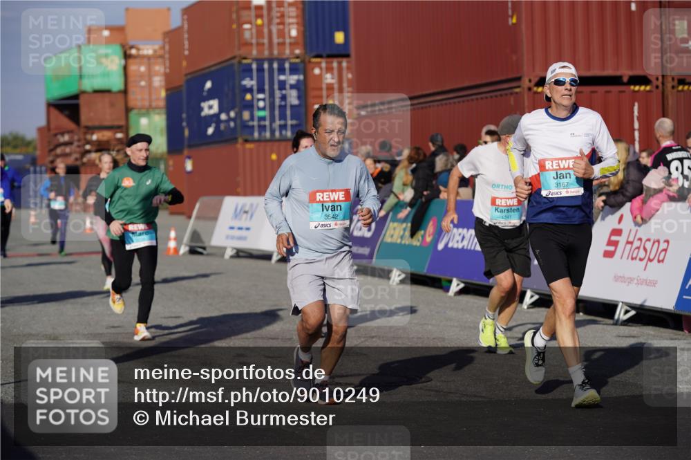 03.10.2025 - Köhlbrandbrückenlauf Michael Burmester http://msf.ph/oto/9010249 03.10.2025 10:11:15 Ziel 1341, 1844, 2214, 2939, 3119, 3120, 3121, 3167, 3238, 3445, 3542 meine-sportfotos.de