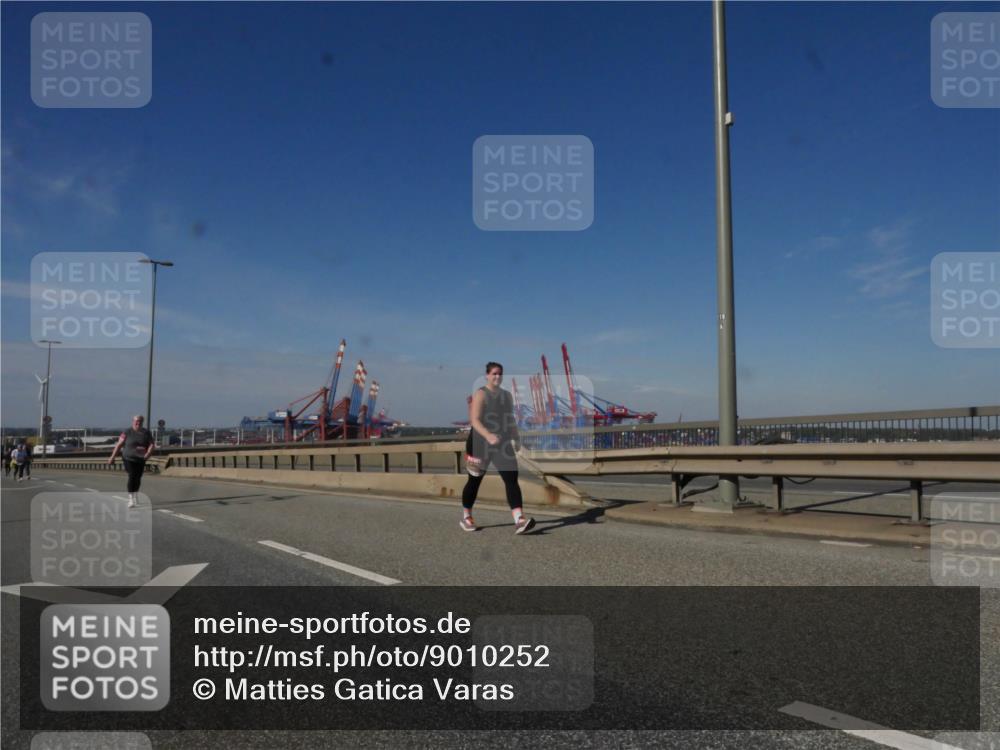 03.10.2025 - Köhlbrandbrückenlauf Matties Gatica Varas http://msf.ph/oto/9010252 03.10.2025 13:09:59 Position 2  meine-sportfotos.de