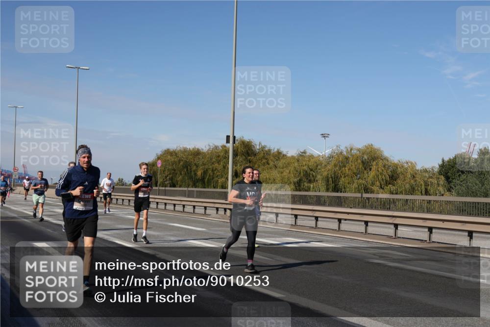 03.10.2025 - Köhlbrandbrückenlauf Julia Fischer http://msf.ph/oto/9010253 03.10.2025 12:55:27 Position 3  meine-sportfotos.de