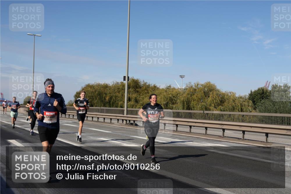 03.10.2025 - Köhlbrandbrückenlauf Julia Fischer http://msf.ph/oto/9010256 03.10.2025 12:55:28 Position 3  meine-sportfotos.de