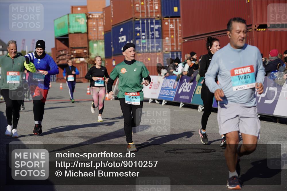 03.10.2025 - Köhlbrandbrückenlauf Michael Burmester http://msf.ph/oto/9010257 03.10.2025 10:11:16 Ziel 1341, 1844, 2214, 2215, 2939, 3119, 3120, 3121, 3167, 3202, 3238, 3445, 3542 meine-sportfotos.de