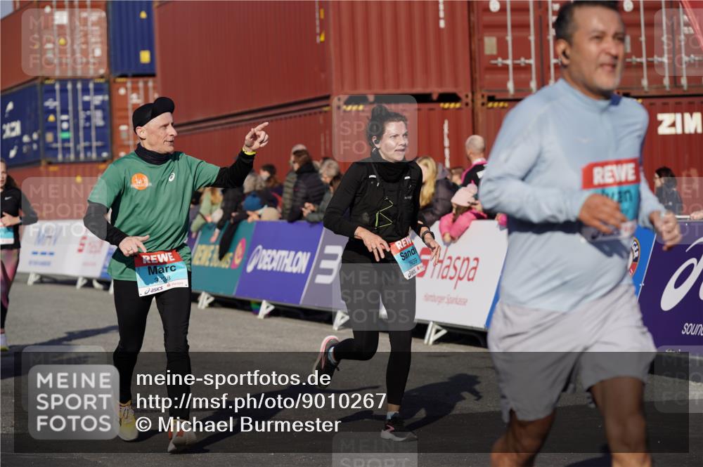 03.10.2025 - Köhlbrandbrückenlauf Michael Burmester http://msf.ph/oto/9010267 03.10.2025 10:11:17 Ziel 1341, 1844, 2214, 2215, 2881, 2939, 3119, 3120, 3121, 3167, 3202, 3238, 3445, 3542 meine-sportfotos.de