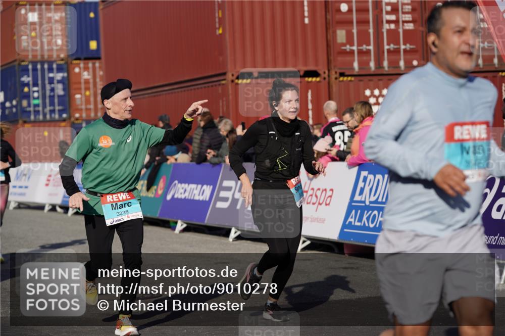 03.10.2025 - Köhlbrandbrückenlauf Michael Burmester http://msf.ph/oto/9010278 03.10.2025 10:11:17 Ziel 1341, 1844, 2214, 2215, 2881, 2939, 3119, 3120, 3121, 3167, 3202, 3238, 3445, 3542 meine-sportfotos.de