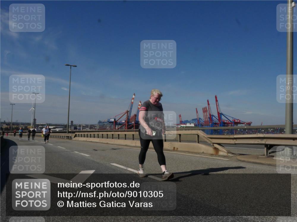 03.10.2025 - Köhlbrandbrückenlauf Matties Gatica Varas http://msf.ph/oto/9010305 03.10.2025 13:10:06 Position 2 118 meine-sportfotos.de