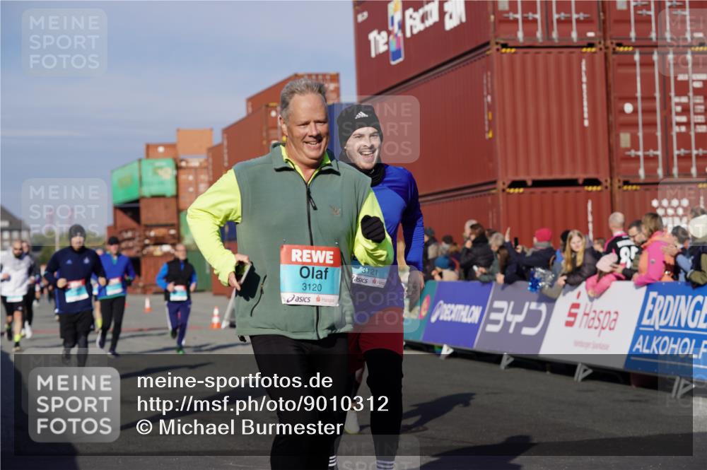 03.10.2025 - Köhlbrandbrückenlauf Michael Burmester http://msf.ph/oto/9010312 03.10.2025 10:11:19 Ziel 1341, 1871, 2215, 2881, 2939, 2941, 3119, 3120, 3121, 3167, 3202, 3238, 3445, 3528, 3542 meine-sportfotos.de
