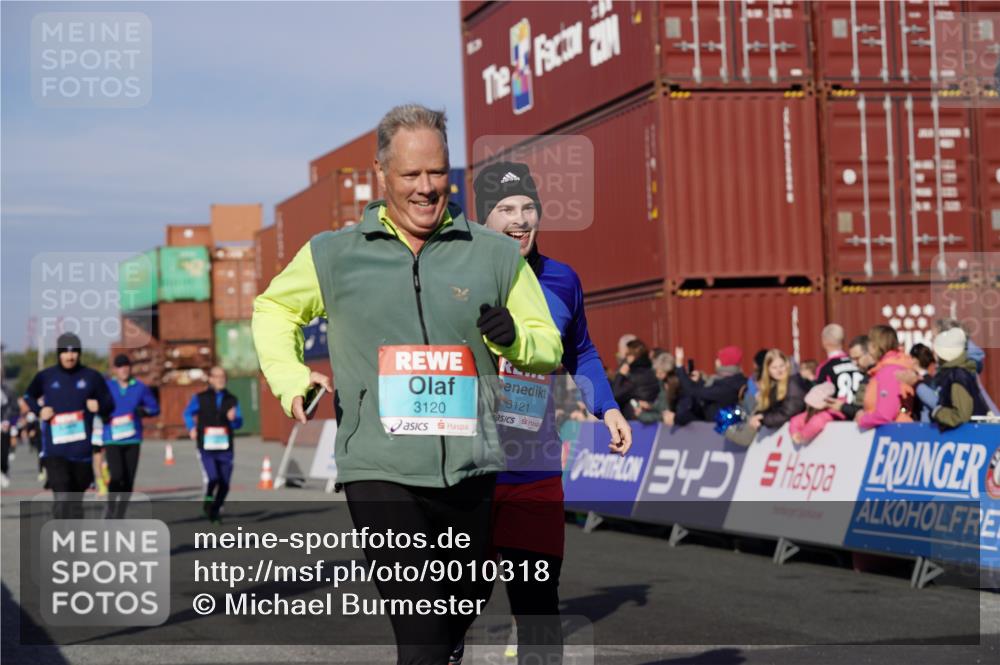 03.10.2025 - Köhlbrandbrückenlauf Michael Burmester http://msf.ph/oto/9010318 03.10.2025 10:11:19 Ziel 1341, 1871, 2215, 2881, 2939, 2941, 3119, 3120, 3121, 3167, 3202, 3238, 3445, 3528, 3542 meine-sportfotos.de