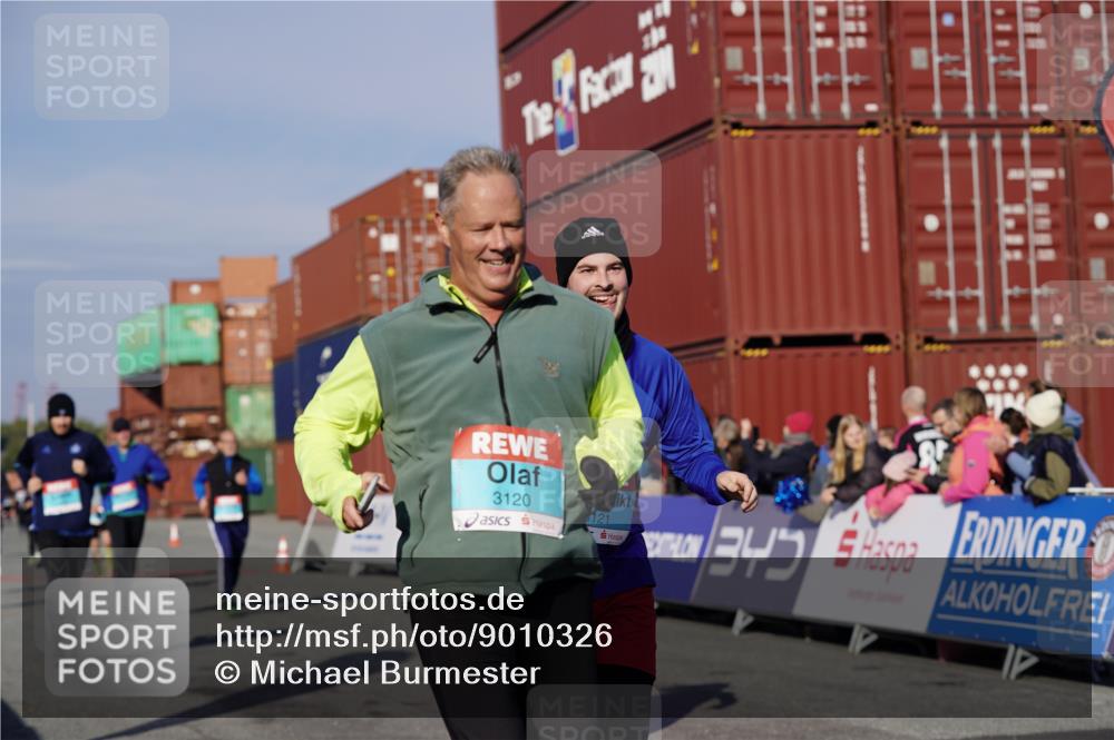 03.10.2025 - Köhlbrandbrückenlauf Michael Burmester http://msf.ph/oto/9010326 03.10.2025 10:11:19 Ziel 1341, 1871, 2215, 2881, 2939, 2941, 3119, 3120, 3121, 3167, 3202, 3238, 3445, 3528, 3542 meine-sportfotos.de