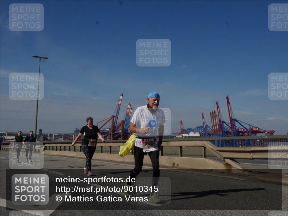 03.10.2025 - Köhlbrandbrückenlauf Matties Gatica Varas http://msf.ph/oto/9010345 03.10.2025 13:10:17 Position 2 610 meine-sportfotos.de