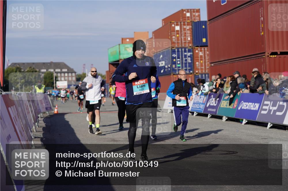 03.10.2025 - Köhlbrandbrückenlauf Michael Burmester http://msf.ph/oto/9010349 03.10.2025 10:11:21 Ziel 1341, 1871, 2215, 2881, 2939, 2941, 3119, 3120, 3121, 3202, 3238, 3445, 3528 meine-sportfotos.de