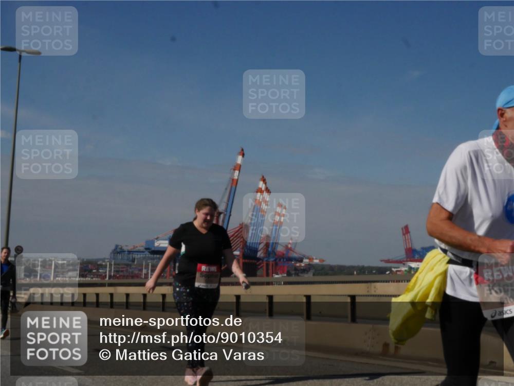 03.10.2025 - Köhlbrandbrückenlauf Matties Gatica Varas http://msf.ph/oto/9010354 03.10.2025 13:10:18 Position 2 610 meine-sportfotos.de