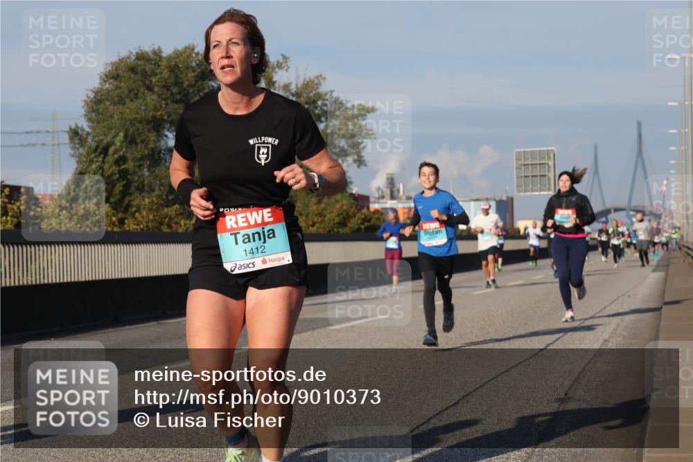 03.10.2025 - Köhlbrandbrückenlauf Luisa Fischer http://msf.ph/oto/9010373 03.10.2025 10:52:24 Position 3 1412 meine-sportfotos.de