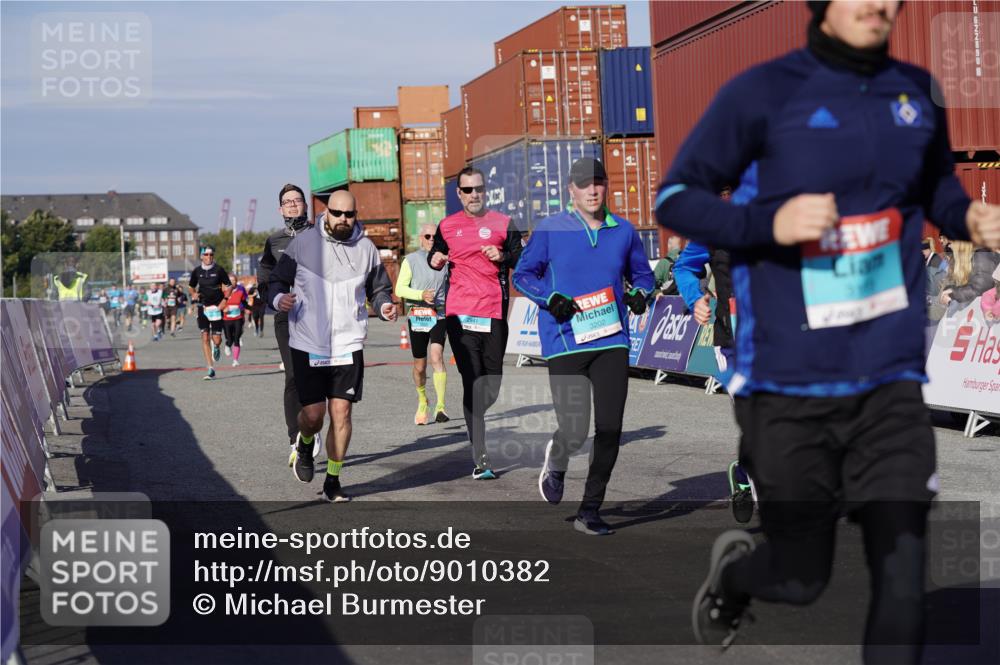 03.10.2025 - Köhlbrandbrückenlauf Michael Burmester http://msf.ph/oto/9010382 03.10.2025 10:11:23 Ziel 1679, 1871, 2215, 2256, 2881, 2939, 2941, 3119, 3120, 3121, 3202, 3445, 3528 meine-sportfotos.de
