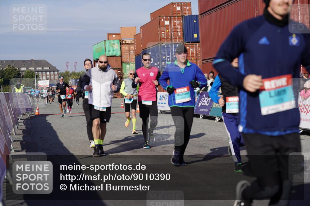 03.10.2025 - Köhlbrandbrückenlauf Michael Burmester http://msf.ph/oto/9010390 03.10.2025 10:11:23 Ziel 1679, 1871, 2215, 2256, 2881, 2939, 2941, 3119, 3120, 3121, 3202, 3445, 3528 meine-sportfotos.de