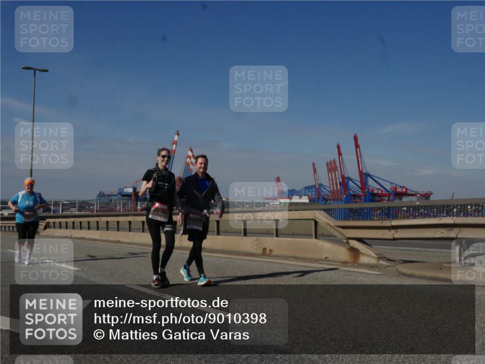 03.10.2025 - Köhlbrandbrückenlauf Matties Gatica Varas http://msf.ph/oto/9010398 03.10.2025 13:10:25 Position 2  meine-sportfotos.de