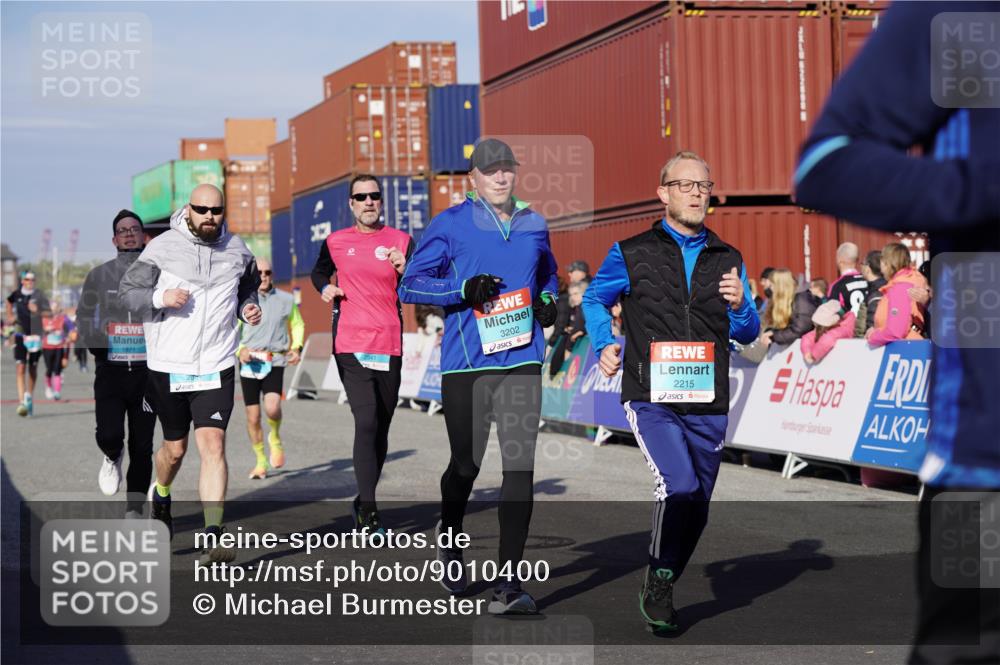 03.10.2025 - Köhlbrandbrückenlauf Michael Burmester http://msf.ph/oto/9010400 03.10.2025 10:11:24 Ziel 1679, 1871, 2215, 2256, 2881, 2941, 3119, 3120, 3121, 3202, 3445, 3528 meine-sportfotos.de