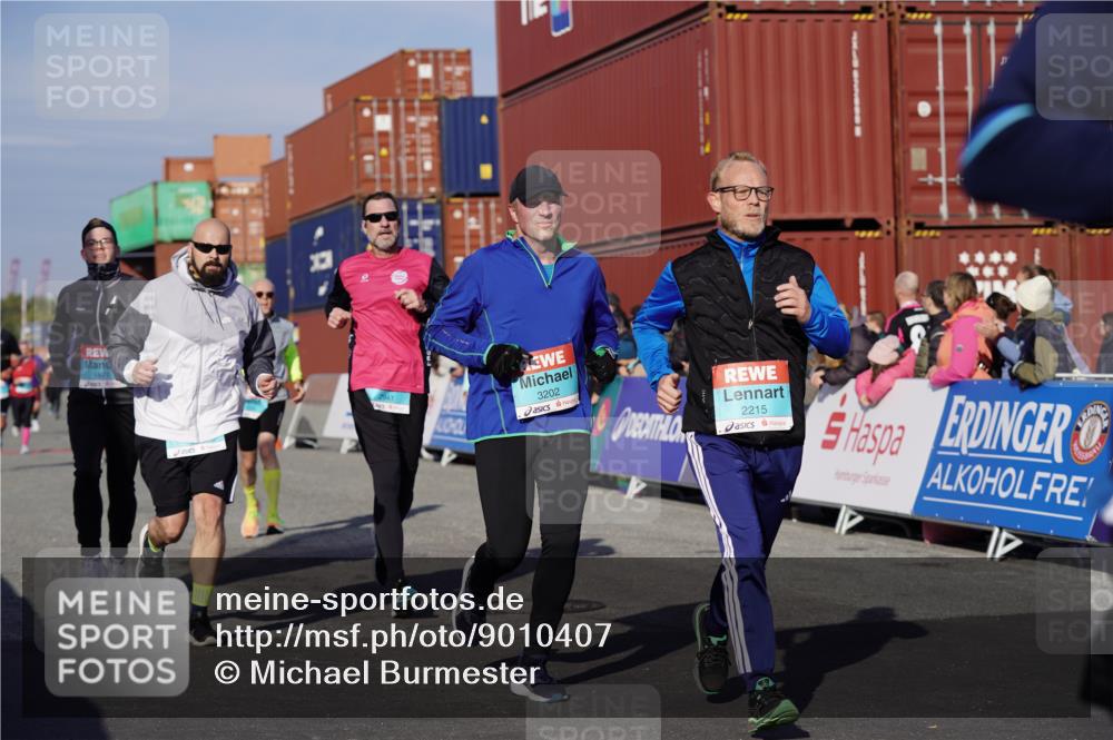 03.10.2025 - Köhlbrandbrückenlauf Michael Burmester http://msf.ph/oto/9010407 03.10.2025 10:11:24 Ziel 1679, 1871, 2215, 2256, 2881, 2941, 3119, 3120, 3121, 3202, 3445, 3528 meine-sportfotos.de