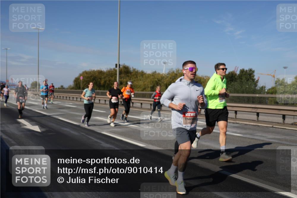 03.10.2025 - Köhlbrandbrückenlauf Julia Fischer http://msf.ph/oto/9010414 03.10.2025 12:56:02 Position 3 45 meine-sportfotos.de
