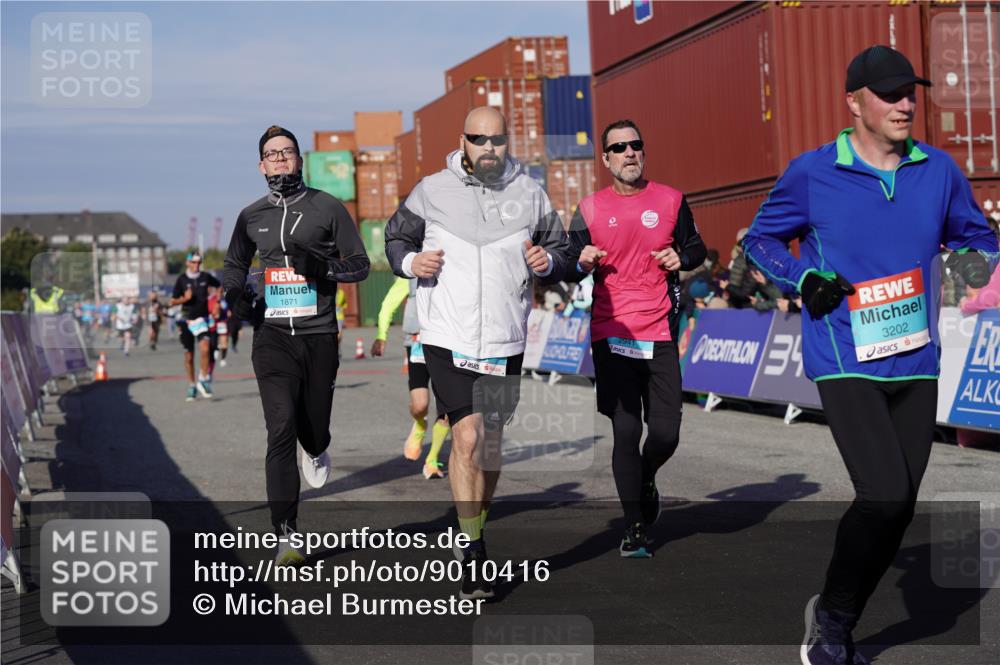 03.10.2025 - Köhlbrandbrückenlauf Michael Burmester http://msf.ph/oto/9010416 03.10.2025 10:11:25 Ziel 1679, 1871, 2215, 2256, 2881, 2941, 3119, 3202, 3445, 3524, 3528 meine-sportfotos.de