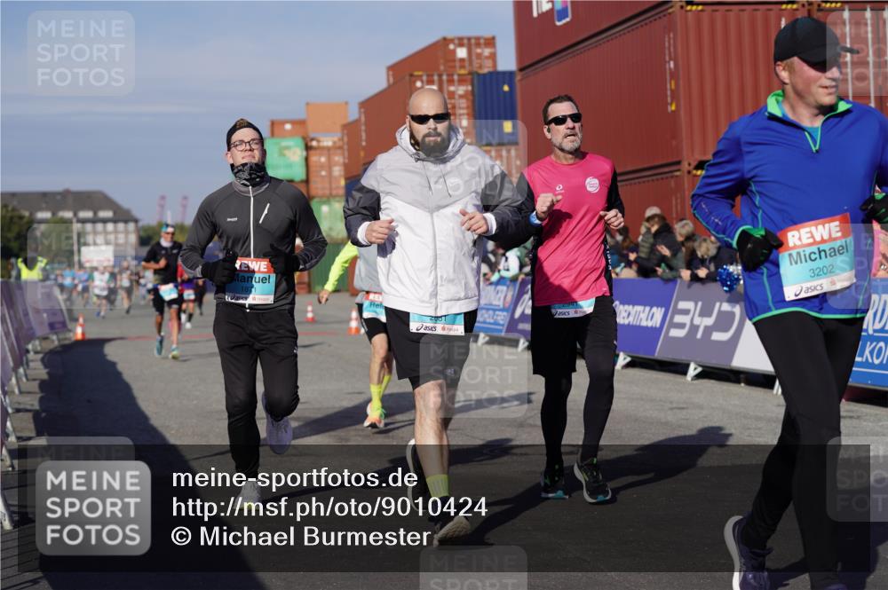03.10.2025 - Köhlbrandbrückenlauf Michael Burmester http://msf.ph/oto/9010424 03.10.2025 10:11:25 Ziel 1679, 1871, 2215, 2256, 2881, 2941, 3119, 3202, 3445, 3524, 3528 meine-sportfotos.de