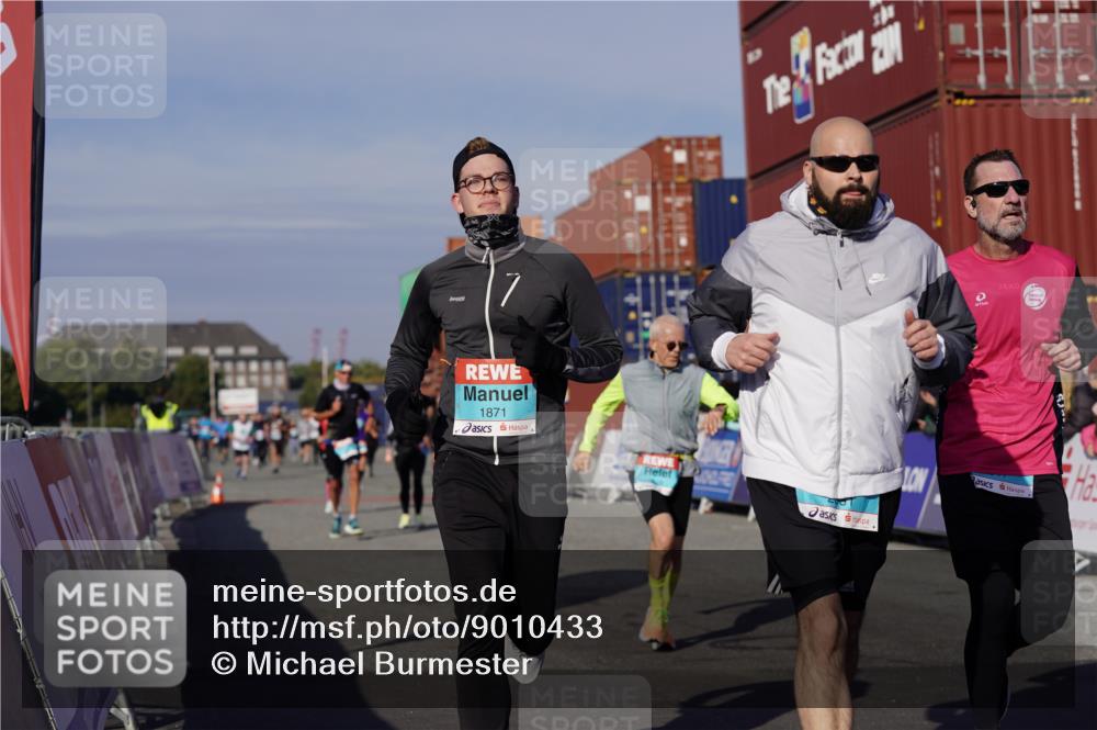 03.10.2025 - Köhlbrandbrückenlauf Michael Burmester http://msf.ph/oto/9010433 03.10.2025 10:11:25 Ziel 1679, 1871, 2215, 2256, 2881, 2941, 3119, 3202, 3445, 3524, 3528 meine-sportfotos.de