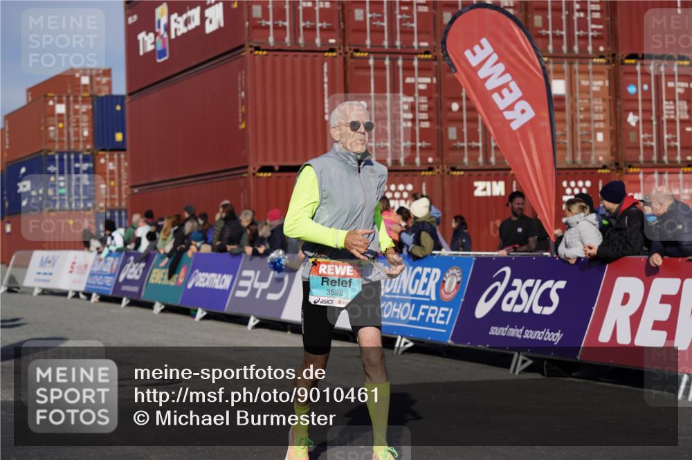 03.10.2025 - Köhlbrandbrückenlauf Michael Burmester http://msf.ph/oto/9010461 03.10.2025 10:11:27 Ziel 1679, 1871, 2215, 2256, 2881, 2941, 3202, 3524, 3528 meine-sportfotos.de