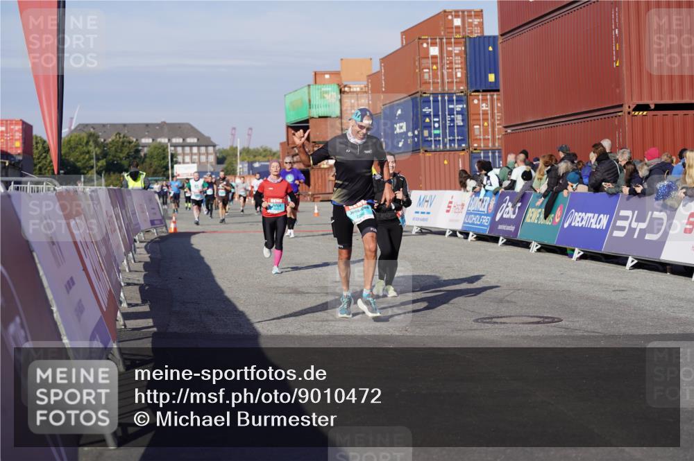 03.10.2025 - Köhlbrandbrückenlauf Michael Burmester http://msf.ph/oto/9010472 03.10.2025 10:11:29 Ziel 1435, 1679, 1768, 1871, 2256, 2881, 2941, 3406, 3524, 3528 meine-sportfotos.de
