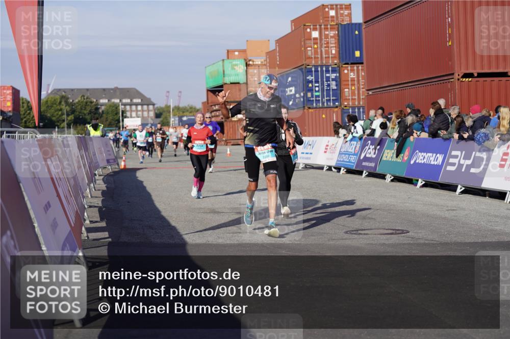 03.10.2025 - Köhlbrandbrückenlauf Michael Burmester http://msf.ph/oto/9010481 03.10.2025 10:11:29 Ziel 1435, 1679, 1768, 1871, 2256, 2881, 2941, 3406, 3524, 3528 meine-sportfotos.de