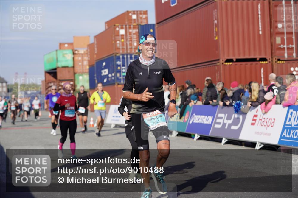 03.10.2025 - Köhlbrandbrückenlauf Michael Burmester http://msf.ph/oto/9010488 03.10.2025 10:11:30 Ziel 1435, 1679, 1768, 1871, 2256, 2941, 3406, 3524, 3528 meine-sportfotos.de