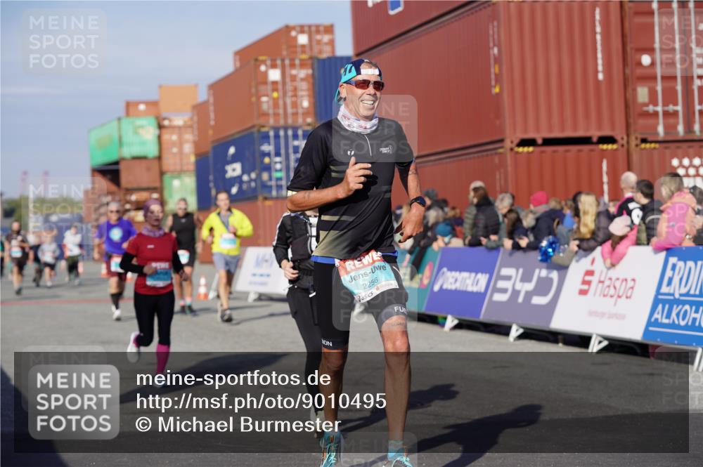 03.10.2025 - Köhlbrandbrückenlauf Michael Burmester http://msf.ph/oto/9010495 03.10.2025 10:11:30 Ziel 1435, 1679, 1768, 1871, 2256, 2941, 3406, 3524, 3528 meine-sportfotos.de