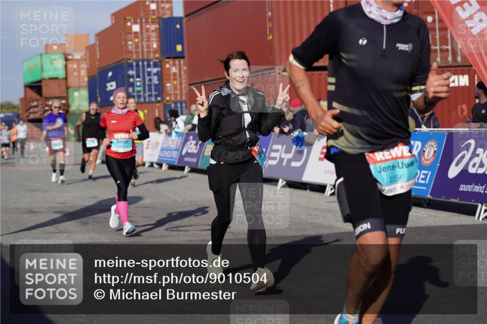 03.10.2025 - Köhlbrandbrückenlauf Michael Burmester http://msf.ph/oto/9010504 03.10.2025 10:11:31 Ziel 1435, 1679, 1768, 2256, 3406, 3524, 3528 meine-sportfotos.de