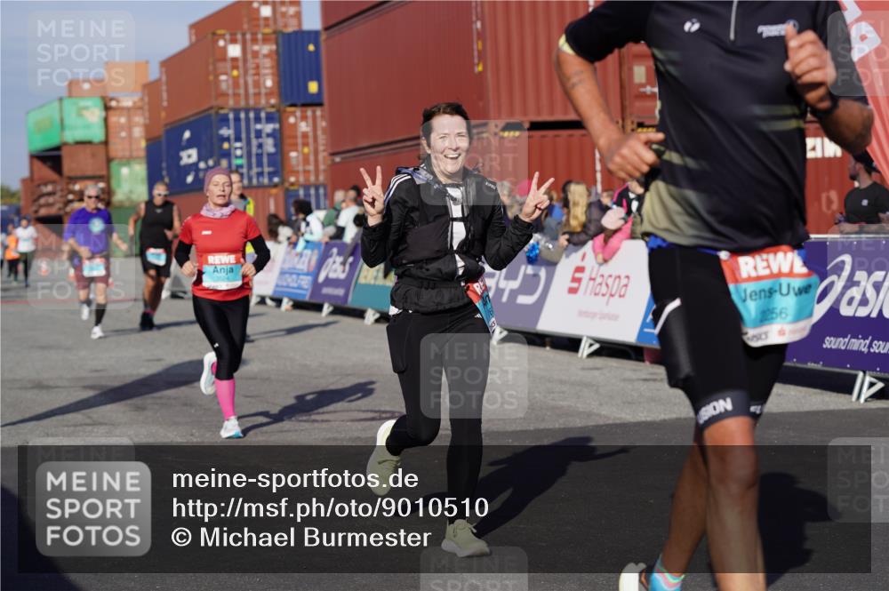 03.10.2025 - Köhlbrandbrückenlauf Michael Burmester http://msf.ph/oto/9010510 03.10.2025 10:11:31 Ziel 1435, 1679, 1768, 2256, 3406, 3524, 3528 meine-sportfotos.de