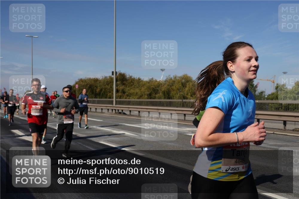 03.10.2025 - Köhlbrandbrückenlauf Julia Fischer http://msf.ph/oto/9010519 03.10.2025 12:56:19 Position 3 4845 meine-sportfotos.de