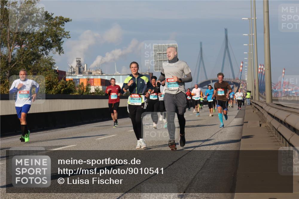 03.10.2025 - Köhlbrandbrückenlauf Luisa Fischer http://msf.ph/oto/9010541 03.10.2025 10:52:36 Position 3 2716, 1377, 1378 meine-sportfotos.de