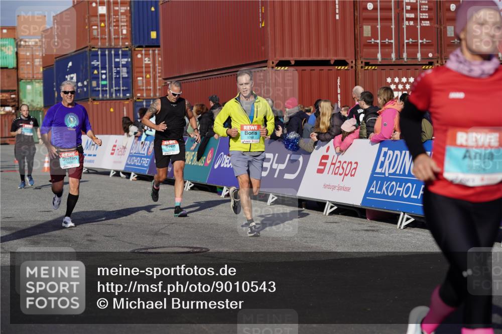 03.10.2025 - Köhlbrandbrückenlauf Michael Burmester http://msf.ph/oto/9010543 03.10.2025 10:11:33 Ziel 1435, 1522, 1679, 1768, 1921, 2256, 2786, 3406, 3524 meine-sportfotos.de