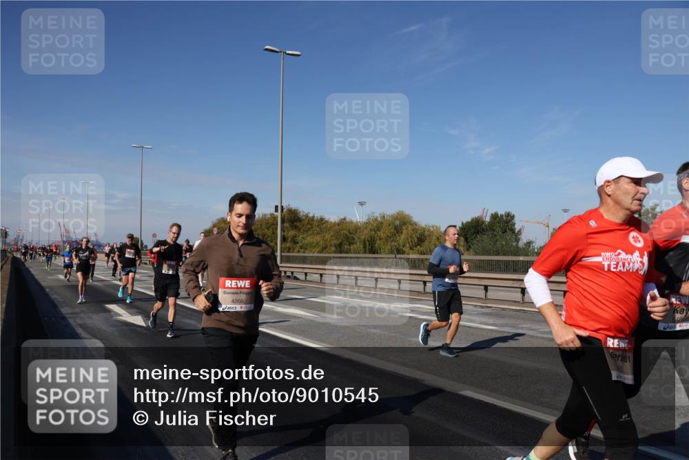 03.10.2025 - Köhlbrandbrückenlauf Julia Fischer http://msf.ph/oto/9010545 03.10.2025 12:56:22 Position 3 4266 meine-sportfotos.de