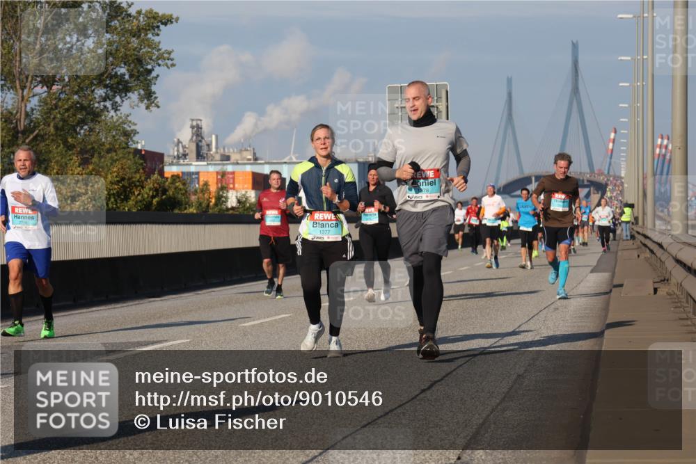 03.10.2025 - Köhlbrandbrückenlauf Luisa Fischer http://msf.ph/oto/9010546 03.10.2025 10:52:36 Position 3 2716, 1377, 1378 meine-sportfotos.de
