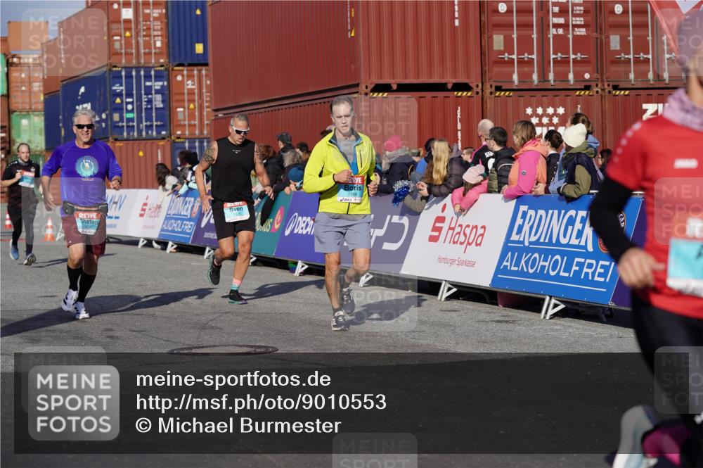 03.10.2025 - Köhlbrandbrückenlauf Michael Burmester http://msf.ph/oto/9010553 03.10.2025 10:11:33 Ziel 1435, 1522, 1679, 1768, 1921, 2256, 2786, 3406, 3524 meine-sportfotos.de