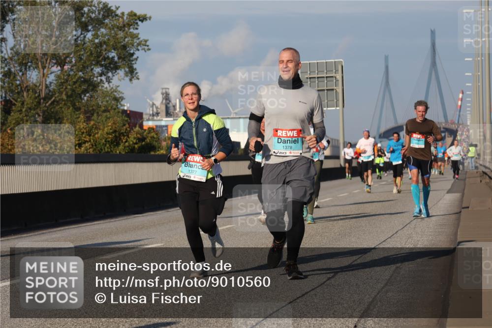 03.10.2025 - Köhlbrandbrückenlauf Luisa Fischer http://msf.ph/oto/9010560 03.10.2025 10:52:37 Position 3 1377, 1378 meine-sportfotos.de