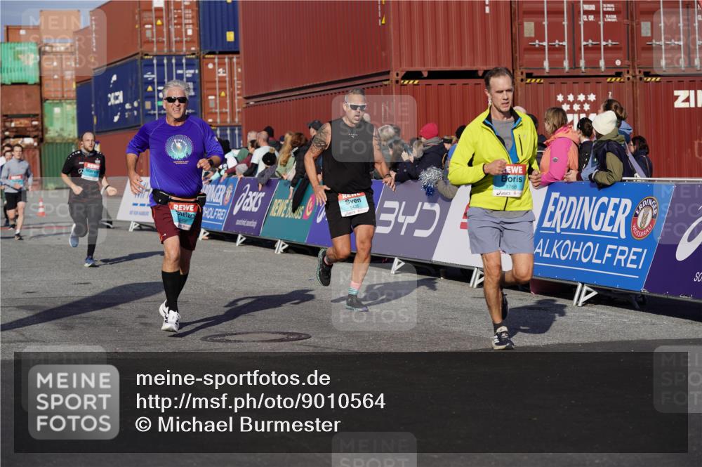 03.10.2025 - Köhlbrandbrückenlauf Michael Burmester http://msf.ph/oto/9010564 03.10.2025 10:11:34 Ziel 1435, 1522, 1679, 1768, 1921, 2256, 2786, 3406, 3524 meine-sportfotos.de